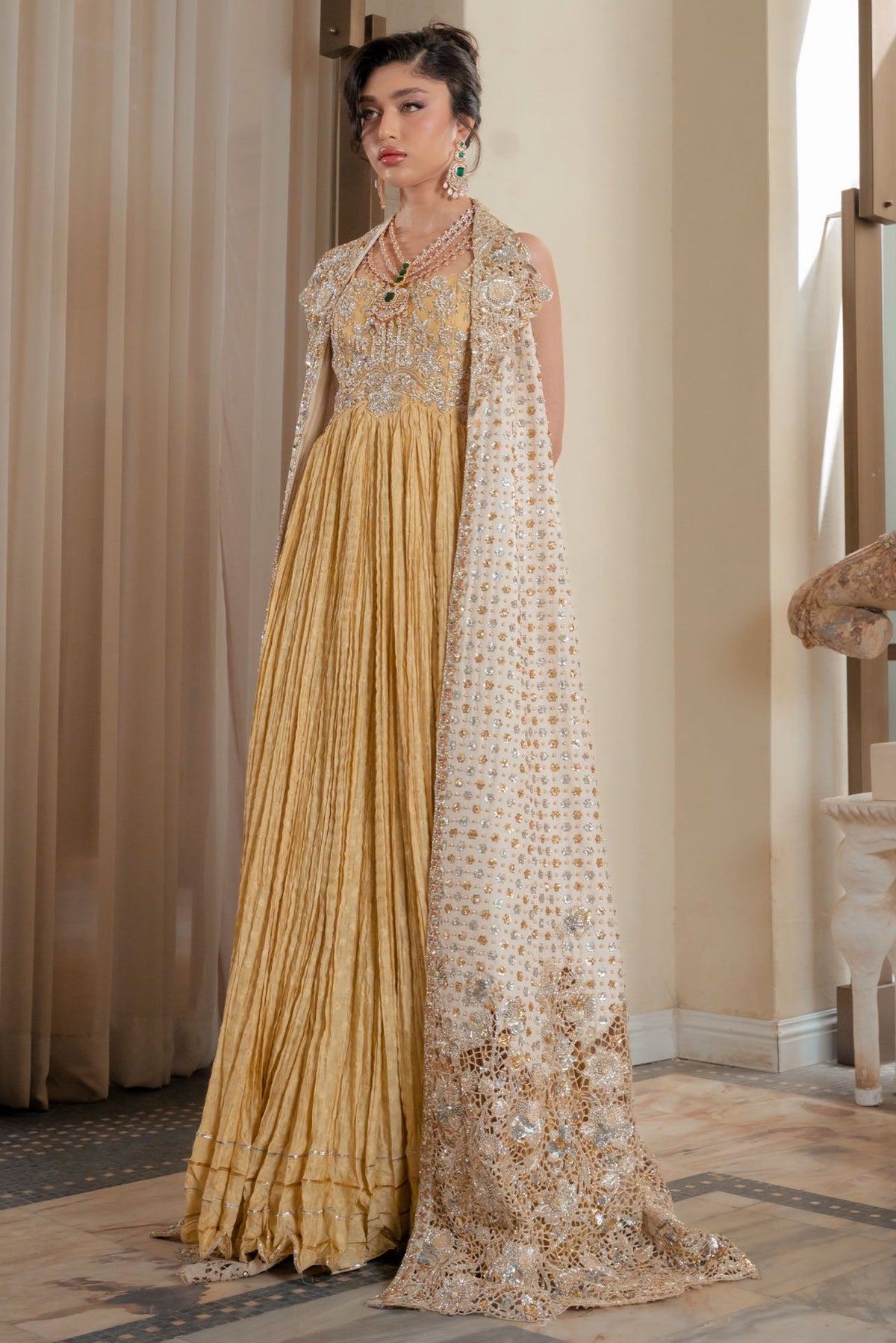 Saira Shakira - Lunaire Main image