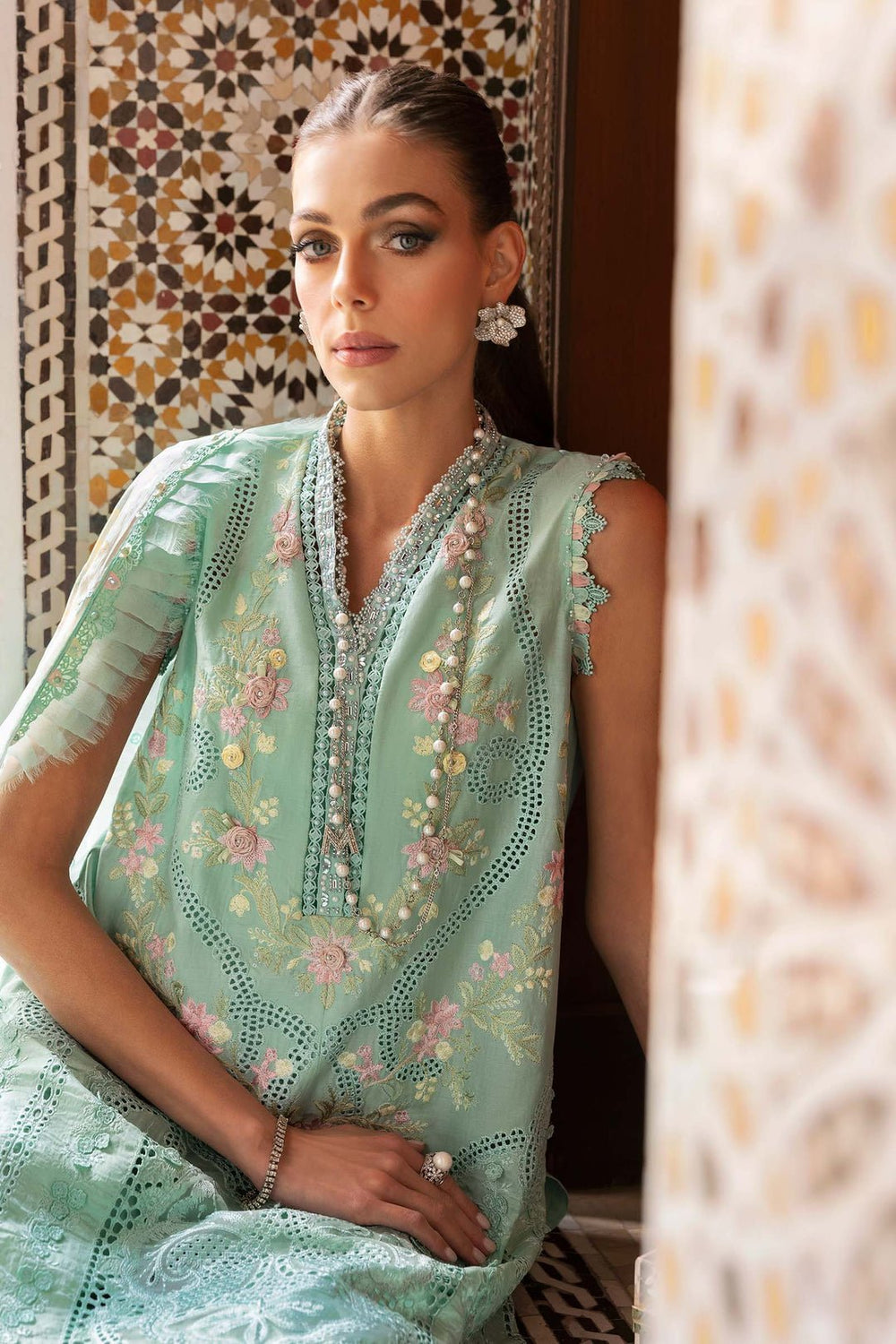 Maria.B Luxury Lawn D-2514-A - Eemie's Studio