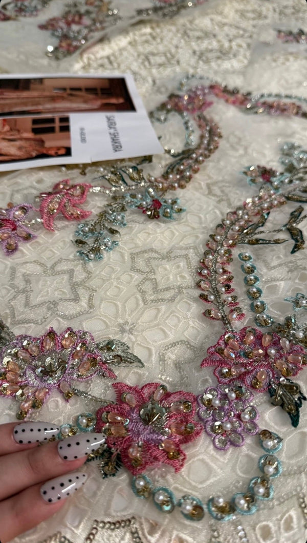 Saira Shakira - Gilded - Eemie's Studio