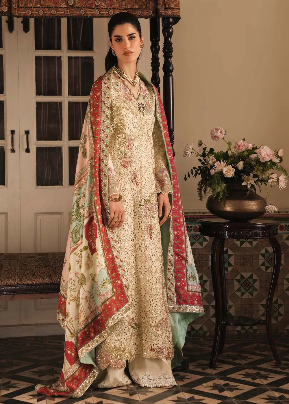 Saira Shakira - Gilded Secondary image